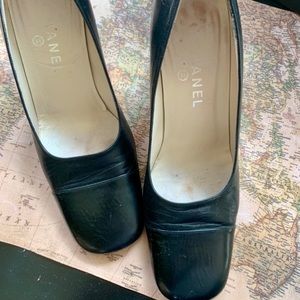 Authentic vintage Chanel shoes 38.5 or 8 1/2